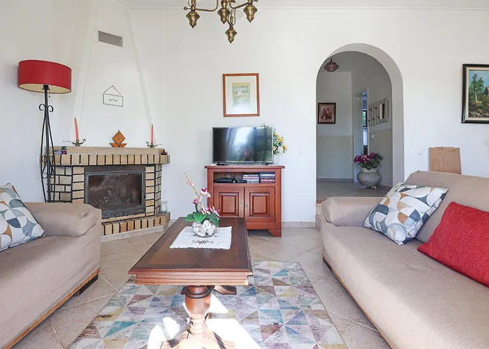 Mario - Swimming Pool - Wifi - By Bedzy Willa